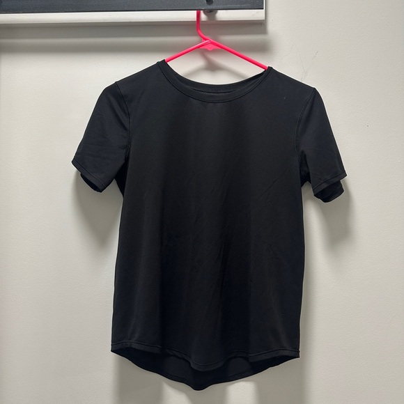 Lululemon Run and Train top- Size 4 barely worn! - Picture 2 of 3